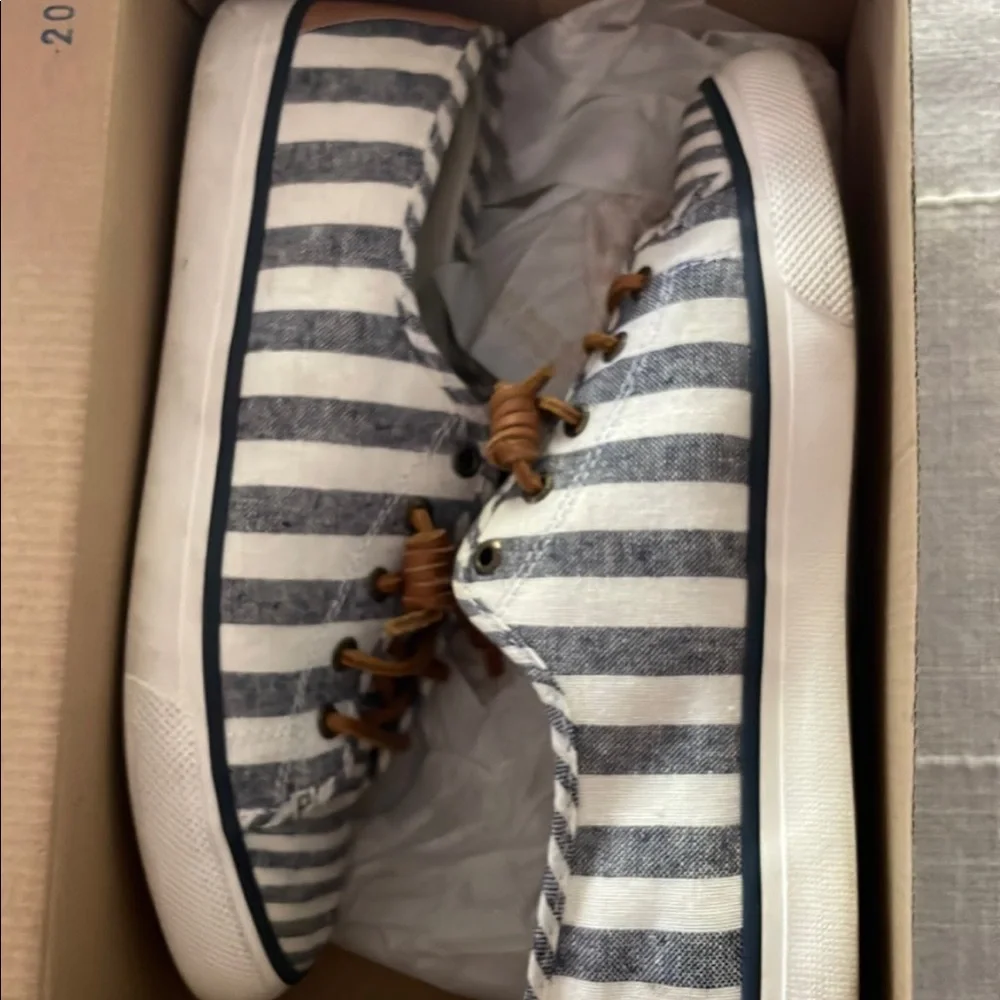 Sperry topsiders, super cute and comfy. - Picture 6 of 8